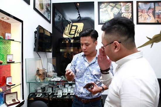 Hồng Đăng, sao Việt Hễ rảnh tay là nam diễn viên chạy đến coi sóc công việc kinh doanh.