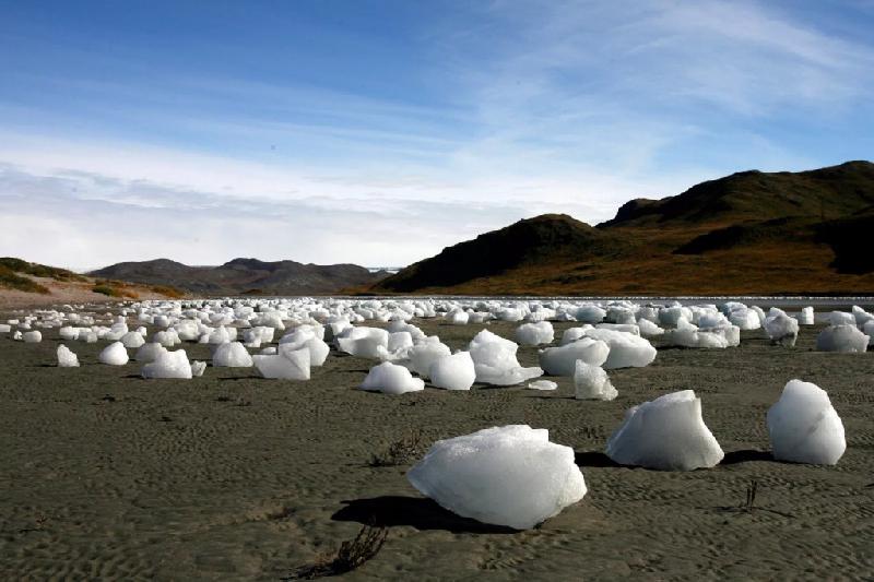Kangerlussuaq, Greenland: Các tảng băng này nằm lại sau khi một trận lụt tràn qua phía đông thị trấn Kangerlussuaq.