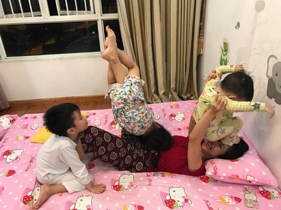 Lê Thúy, Đông Nhi, Lan Khuê, Trà My, Đại Nghĩa, BTV Hoài Anh, Lê Anh MC Ốc Thanh Vân tận hưởng giây phút vui vẻ bên các con. Cô hài hước chia sẻ: “Đừng hỏi sao tui đầy cơ. Tối nào cũng tập thể hình mà”.