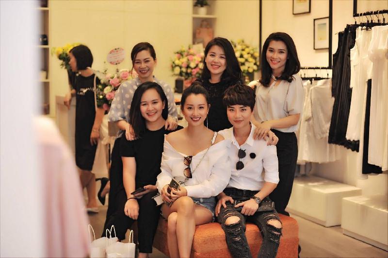 Khánh Trang, Ngọc Diệp, Hữu Bằng, BTV, MC
