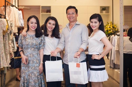 Rất nhiều đồng nghiệp đã đến chúc mừng BTV Khánh Trang.