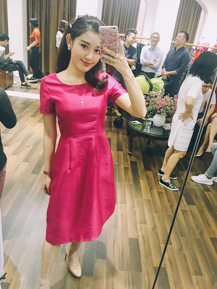 Huyền My góp mặt vào tin tức sao Việt với sự tất bật trong công việc: 