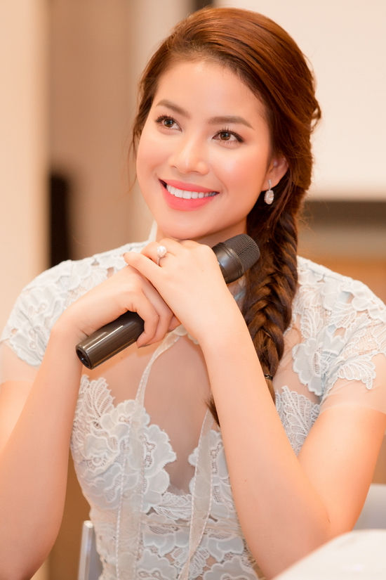 Được biết, Phạm Hương sẽ tiếp tục còn hàng loạt sự kiện hoạt động trong những ngày tại Nhật Bản. Cô cũng cho biết rất vinh dự và tự hào khi được đồng hành cùng chuỗi hoạt động này.