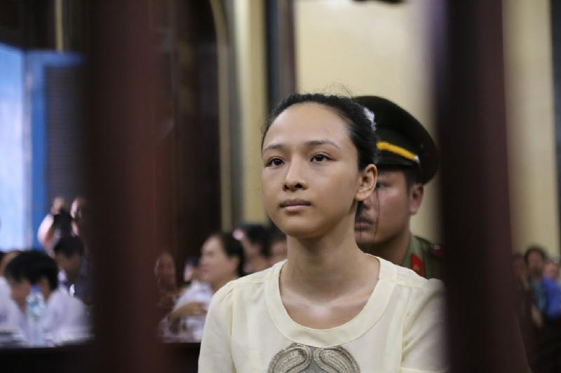 Hoa hậu Phương Nga 'lắm chiêu' hay nạn nhân của đồng tiền?