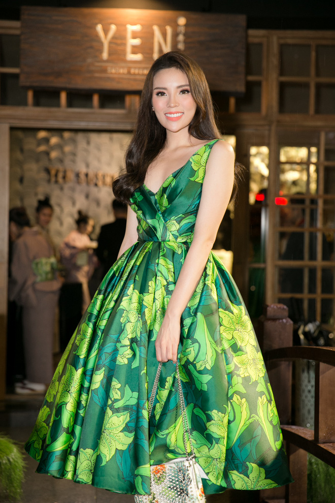 Kỳ Duyên rực rỡ và tươi tắn với sắc xanh