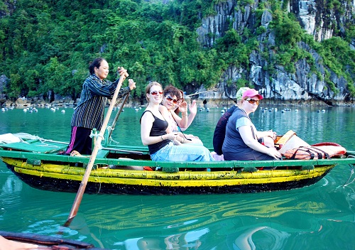 Lượng khách du lịch tại nhiều địa phương tăng cao