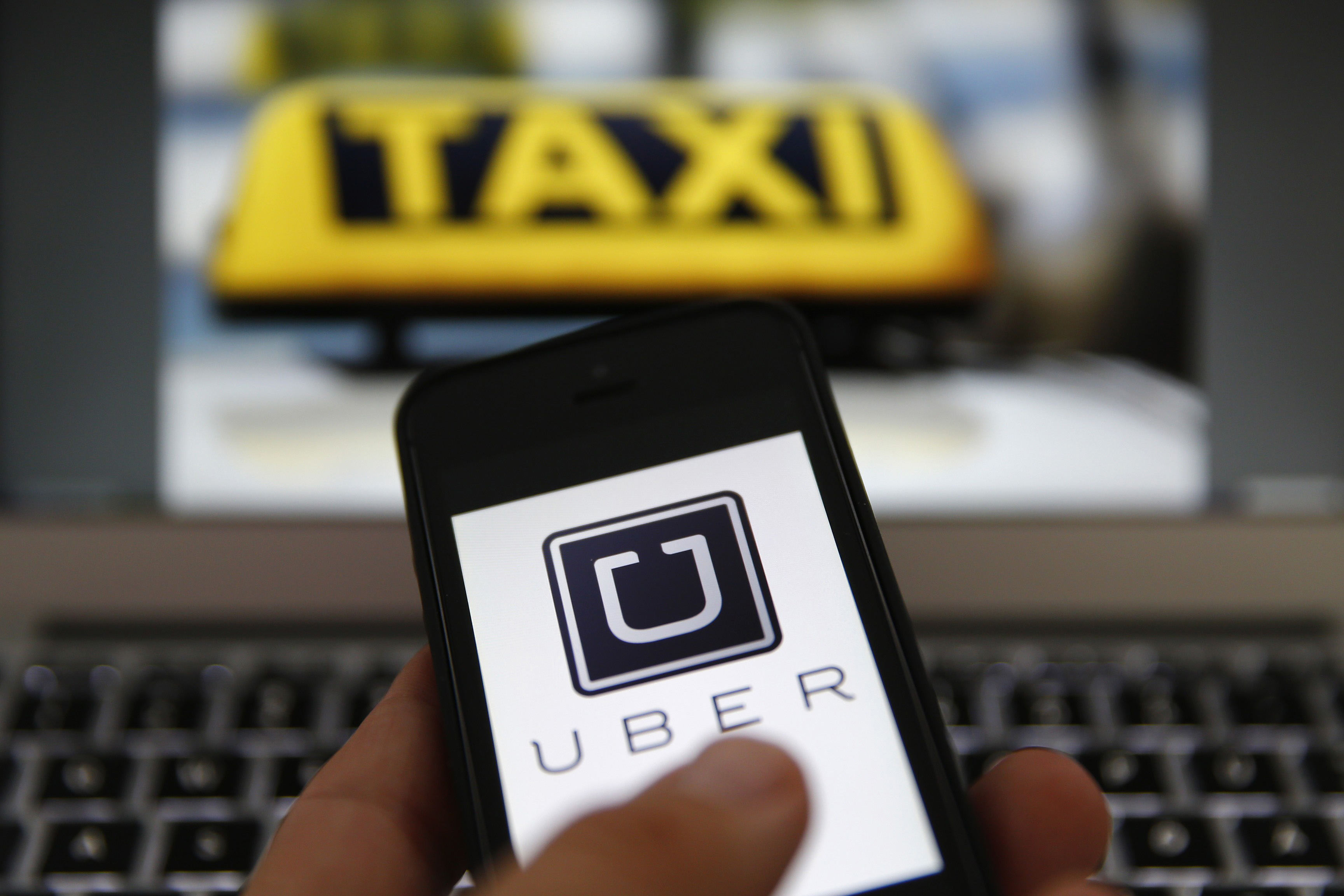 Kiến nghị tạm ngưng xe Uber hoạt động tại TP.HCM