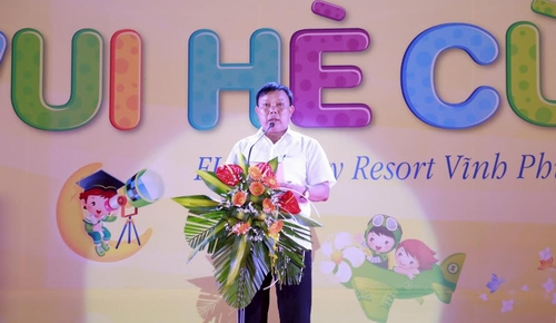 Phối hợp thực hiện sự kiện cùng Tập đoàn FLC là UBND xã Vĩnh Thịnh – huyện Vĩnh Tường và Trường Mầm non Vĩnh Thịnh. Trong ảnh: Ông Nguyễn Phùng Xuân – Phó chủ tịch UBND xã Vĩnh Thịnh, đại diện lãnh đạo xã phát biểu tại chương trình.