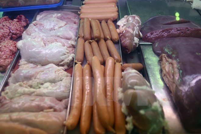 Hà Nội: Phát hiện cơ sở sản xuất xúc xích bằng nguyên liệu hôi thối