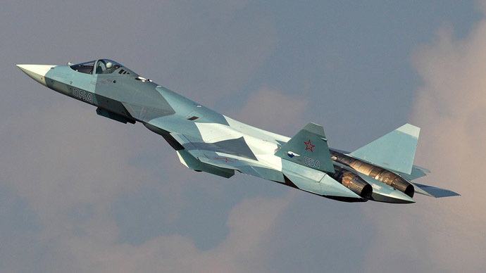 Siêu chiến đấu cơ Sukhoi T-50 được cho là sẽ sở hữu nhiều đặc điểm ưu việt như khả năng tàng hình cao, di chuyển với tốc độ siêu thanh, có hệ thống điều khiển điện tử tiên tiến nhất hiện nay, có khả năng tác chiến trong mọi điều kiện thời tiết, cất cánh từ đường băng ngắn chỉ cần 300-400 mét, và có thể thực hiện đồng thời các cuộc tấn công nhằm vào mục tiêu trên không và dưới mặt đất.