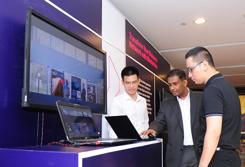  Quầy triển lãm về IoT và Blockchain của IBM
