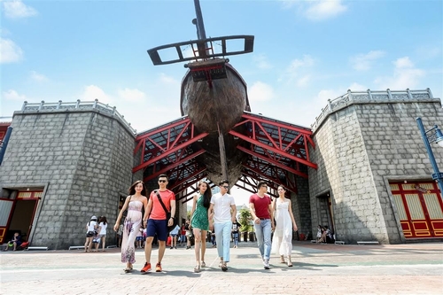 Nước mát, những cảm xúc bật tung, cái nóng mùa hè bay biến. Typhoon Water Park được tạo ra để xua tan những bức bối của mùa hè, và trở thành điểm đến sáng khoái nhất miền Bắc của du khách trong những ngày nắng oi.