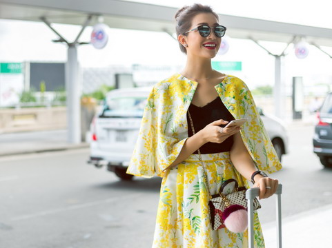 Á hậu Lệ Hằng bay sang Philippines hội ngộ cựu Hoa hậu Pia Wutzbach