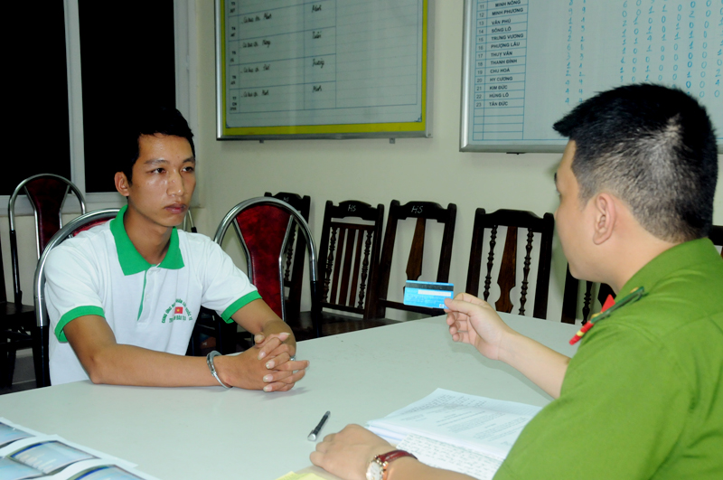 Đối tượng Đặng Ngọc Thành tại cơ quan điều tra. Ảnh: Theo phutho.gov.vn