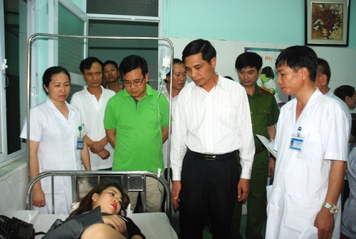 Tàu cao tốc tuyến Cô Tô - Cái Rồng va chạm với xà lan