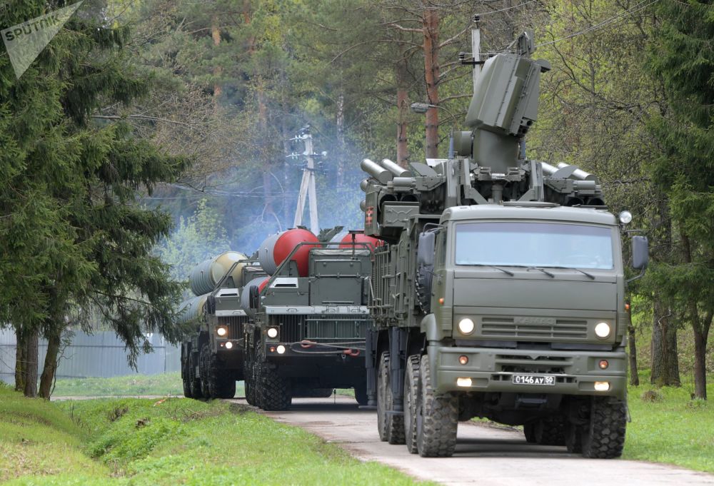  Trung đoàn tên lửa S-400 hành quân tới thao trường diễn tập