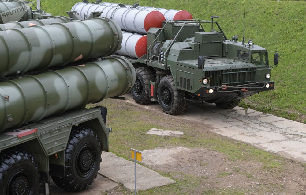 Dàn phóng tự hành của hệ thống S-400 đến vị trí hỏa lực.
