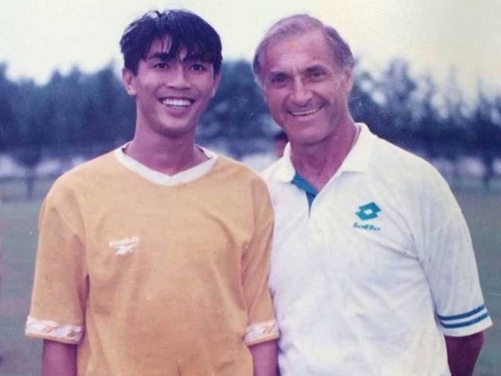 HLV Weigang và danh thủ Trần Minh Chiến