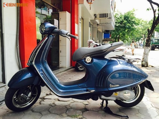 Cận cảnh Vespa 946 &quot;hàng hiếm&quot; gần 400 triệu tại Hà Nội