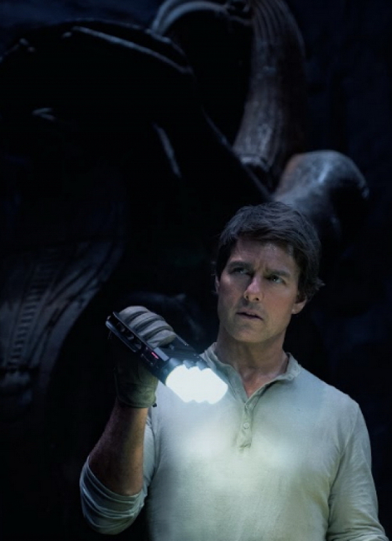 “Sự có mặt của Tom Cruise đã thay đổi tình hình, anh ấy có biệt tài trong việc thúc đẩy bạn diễn phát huy hết khả năng”, đạo diễn Alex Kurtzman khẳng định, trong khi các bạn diễn của Tom Cruise, từ Annabelle Wallis, Sofia Boutella đến Jake Johnson đều không tiếc lời khen ngợi sự nhiệt tình và sức trẻ của nam diễn viên Mission Impossible.