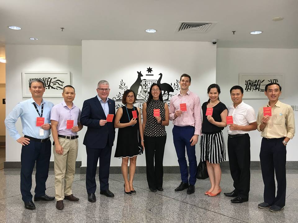 Tập thể cán bộ, nhân viên Đại sứ quán Úc hiến máu tình nguyện