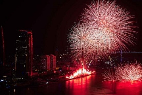 Pháo hoa đêm Thổ đội Nhật Bản