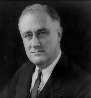  Vào năm 1939, Edgar Cayce tiên tri về cái chết của 2 Tổng thống Mỹ là John F. Kennedy và Franklin D. Roosevelt (trong ảnh). Theo nhà tiên tri này, 2 ông chủ Nhà Trắng trên sẽ qua đời trong thời gian tại nhiệm. 