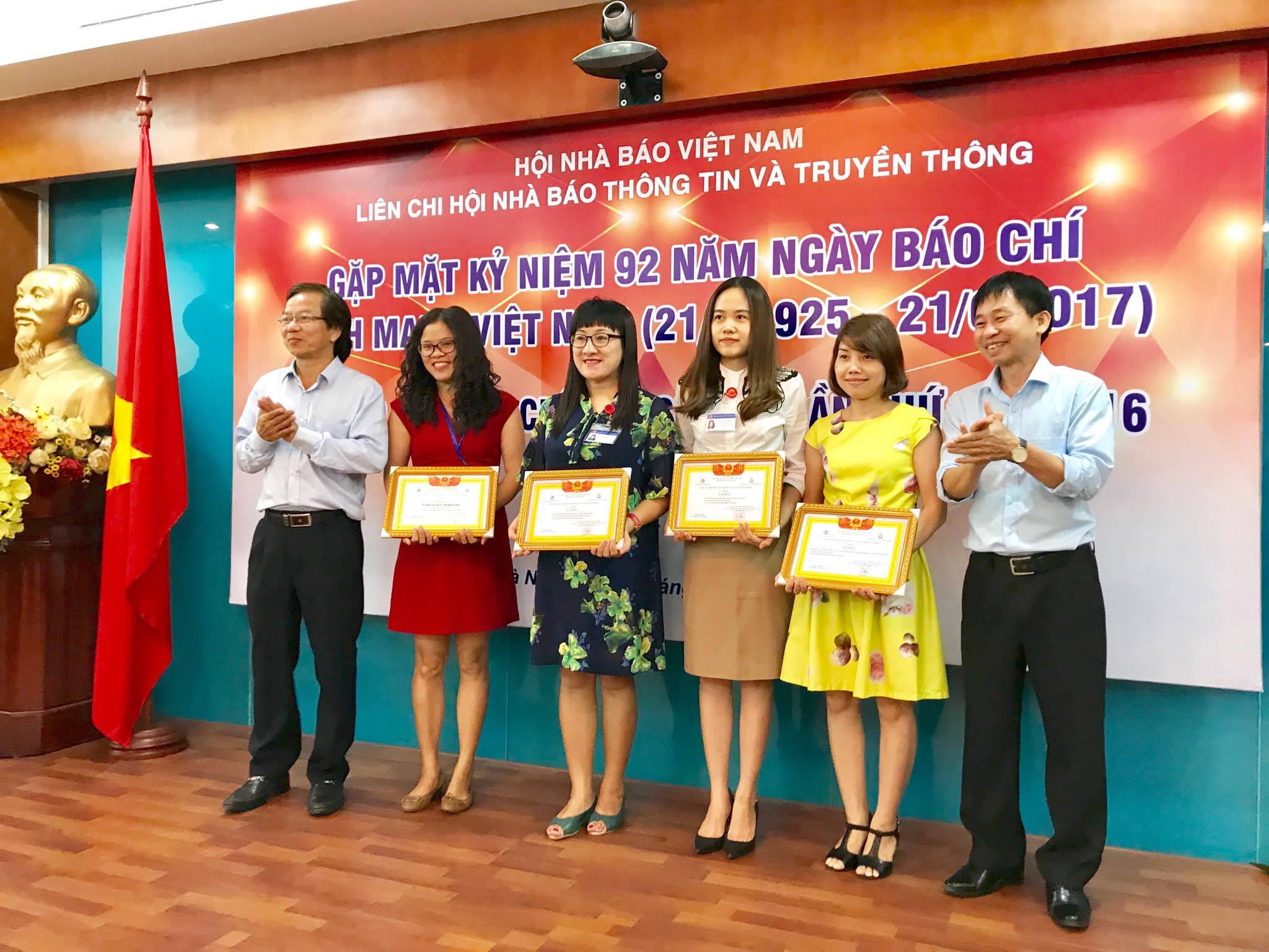 Liên chi hội Nhà báo Thông tin và Truyền thông trao giải báo chí 2016