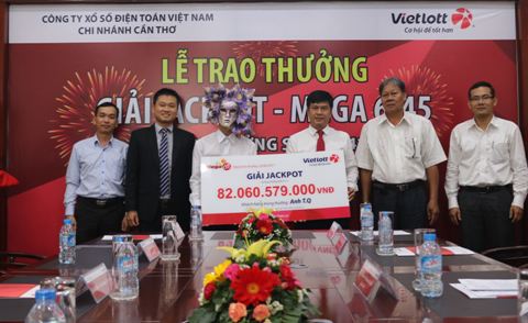 Mua vé Vietlott dịp đi công tác, một khách hàng trúng hơn 82 tỷ đồng