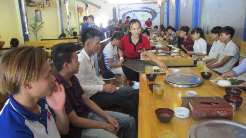 Nhà hàng bật điều hòa phục vụ ăn, nghỉ miễn phí cho thí sinh