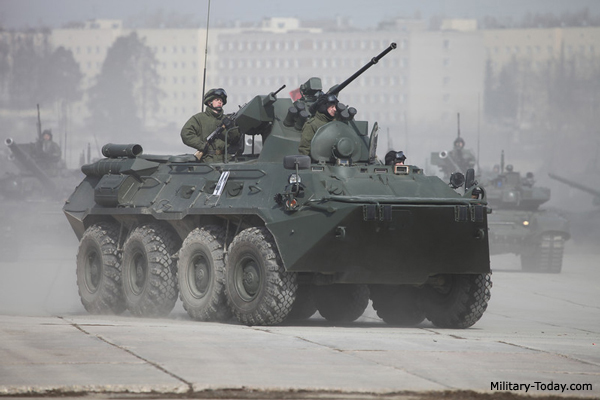 Xe bọc thép BTR-82A1 Cuối cùng và không kém phần quan trọng trong chiến dịch không kích của Nga tại Syria đó là sự góp mặt của xe bọc thép BTR-82A1. Xe bọc thép chở quân BTR-82A1 là một công cụ vô giá đối với mọi chiến dịch tấn công của bộ binh. Pháo tự động 30mm trang bị trên xe, cùng với một súng máy đồng trục 7,62mm có khả năng “xé toạc” gần như toàn bộ các kết cấu bê tông trong khi các hệ thống định vị mục tiêu kỹ thuật số của chúng, đảm bảo rằng tầm nhìn của kíp chiến đấu sẽ không bị suy giảm trong đêm. Điều này khiến các tay súng khủng bố hầu như không còn nơi trú ngụ.