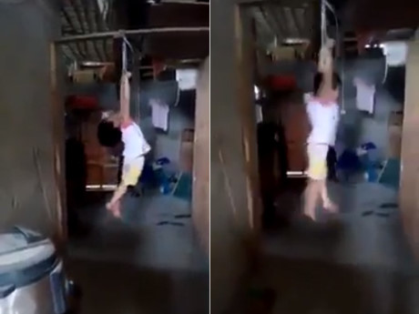 Công an vào cuộc xác minh vụ cháu bé bị cột tay, treo lơ lửng trên xà nhà