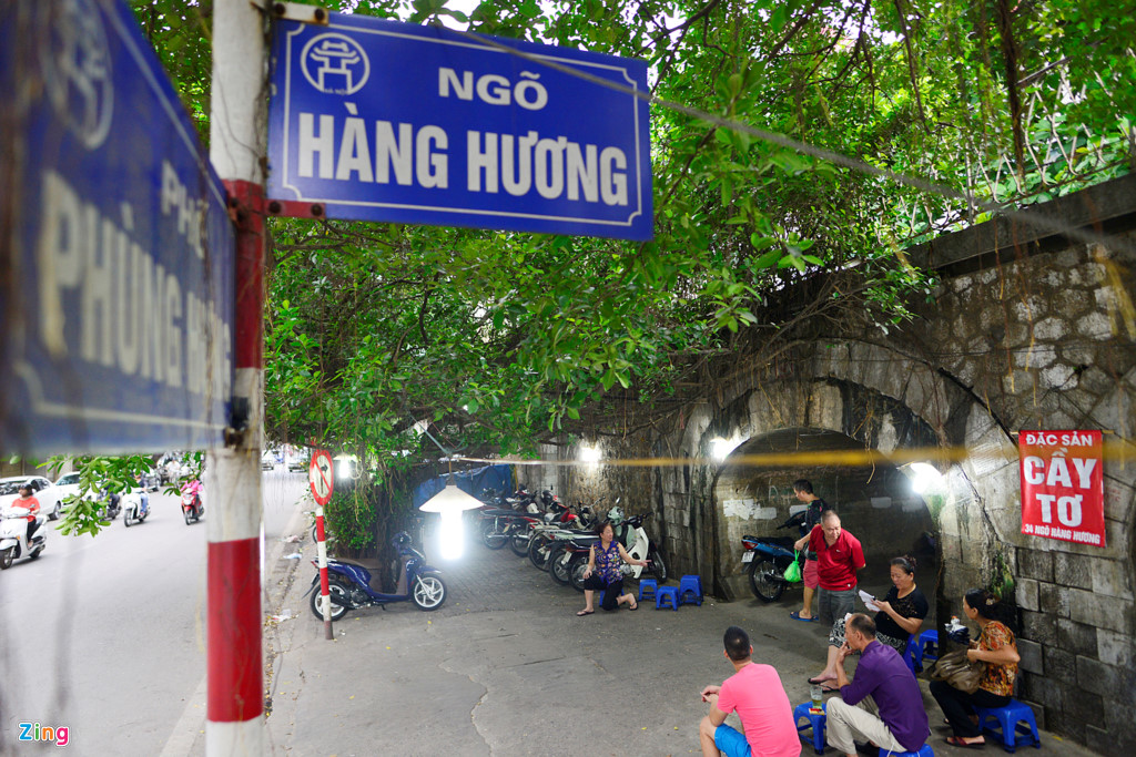 “Việc đục thông các vòm cầu không chỉ tạo thêm không gian sinh hoạt văn hóa cho người dân Thủ đô, kích cầu du lịch, đồng thời giải quyết nhu cầu đi lại và sinh hoạt của nhân dân”, Chủ tịch Hà Nội Nguyễn Đức Chung nói.