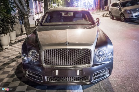Chiêm ngưỡng siêu xe Bentley Mulsanne EWB 2017 đầu tiên tại Hà Nội