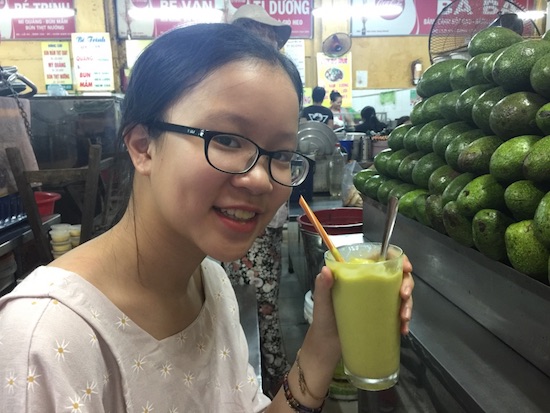 Một ly sinh tố bơ ngon tuyệt mà hương vị của nó, bạn không thể tìm được ở các quán giải khát ở Hà Nội