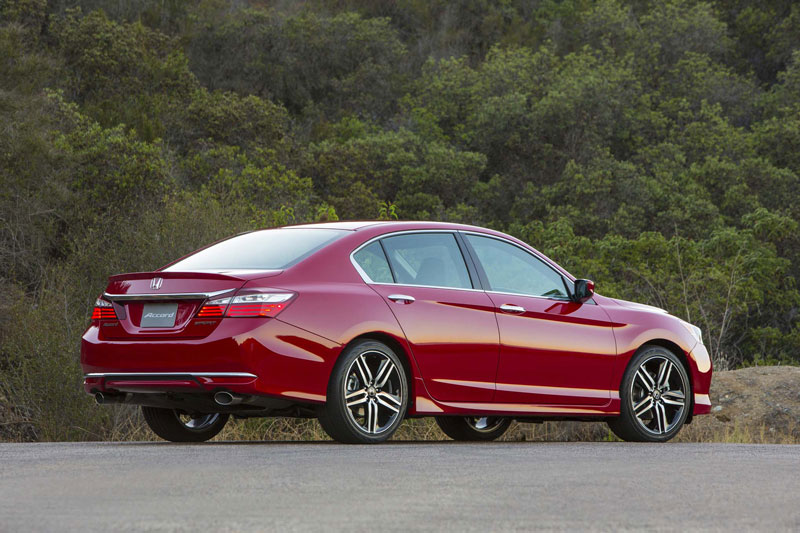 1. Honda Accord 2017.