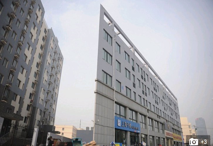 Ngôi nhà siêu mỏng như thế này không phải là hình ảnh xa lạ với nhiều người ở Trung Quốc. Tại thành phố Tế Nam, tỉnh Sơn Đông (Trung Quốc) có một ngôi nhà 5 tầng cũng mỏng đến bất thường. Ảnh: Getty Image.
