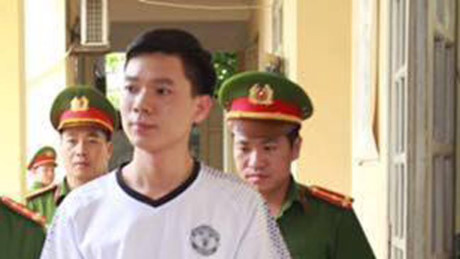 Bác sĩ Hoàng Công Lương bị cấm đi khỏi nơi cư trú