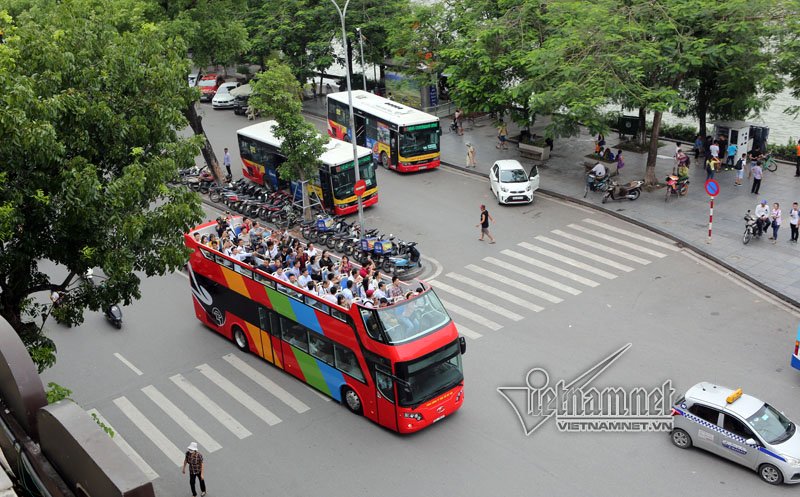 Do phục vụ cả khách ngồi và khách đứng nên chưa có số lượng cụ thể. Sau khi có phương án vận hành cụ thể sẽ quyết định số lượng xe và tần suất