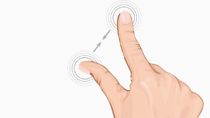 Chụm để phóng to: một trong những vấn đề phổ biến với điện thoại di động trước khi iPhone ra đời là màn hình của họ có vẻ quá nhỏ để làm bất cứ điều gì, cụ thể nếu muốn phóng to ra để xem một vài chi tiết trên bức ảnh, hay để đọc cho rõ nội dung một đoạn văn bản… là điều hoàn toàn không thể. Công nghệ màn hình cảm ứng ra đời trên iPhone đã giải quyết mọi vấn đề liên quan đến chụm để phóng to ra.