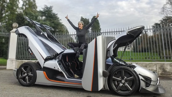 Tay đua nổi tiếng Carina Lima là chủ sở hữu chiếc Koenigsegg One:1 trị giá 6 triệu USD. Ảnh: 