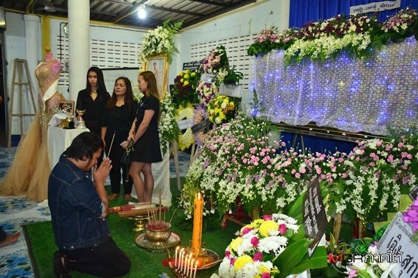 Lễ tang không có mặt cha mẹ của hoa hậu Thái Lan 19 tuổi hình ảnh 4