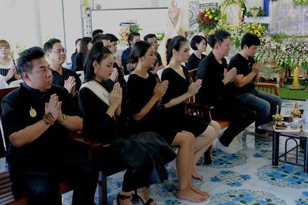 Lễ tang không có mặt cha mẹ của hoa hậu Thái Lan 19 tuổi hình ảnh 9 Lễ viếng hoa hậu xấu số diễn ra trong 7 ngày, từ tối 1/6 đến 7/6. Ngày 8/6, gia đình sẽ đưa di thể cô đi hỏa táng và an táng tại quê nhà.
