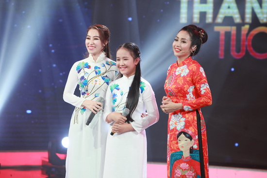 Về NSND Thu Hiền, cô khen thí sính nhí có giọng hát chuyên nghiệp, trông như một ca sĩ thực thụ khi trình diễn cùng Cao Công Nghĩa.