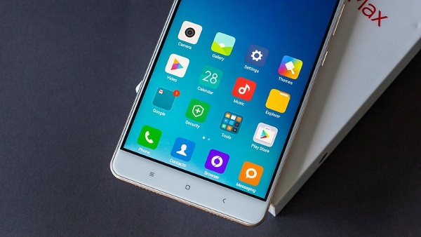 Khả năng chụp hình của Mi Max tương tự như Redmi Note 3 Pro với camera chính 16MP với khẩu độ f/2.0, camera trước 5MP và đi kèm viên pin khá lớn 4.850 mAh.