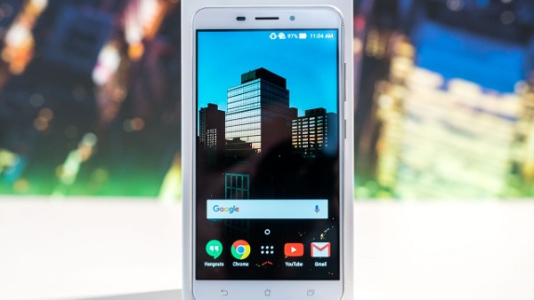 Asus Zenfone 3 Laser: nếu chụp ảnh mới là điểm quan tâm chính của bạn thì Asus Zenfone 3 Laser có thể sẽ khiến người dùng hài lòng. Đây chính là bản nâng cấp cho người tiền nhiệm ZenFone 2 Laser cả về hiệu năng lẫn tính năng.