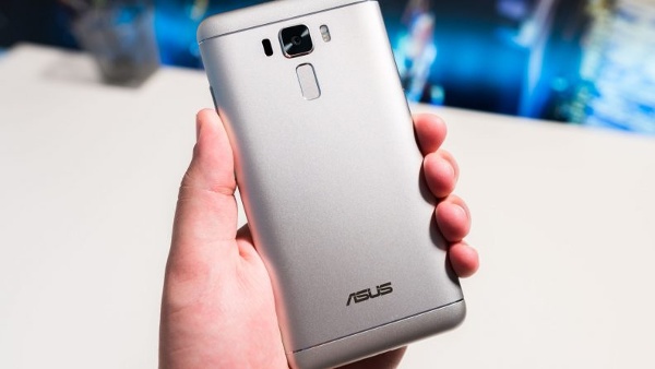 Sức mạnh của Asus Zenfone 3 Laser nằm ở con chip Snapdragon 430 tám nhân, RAM 4GB (cao nhất trong danh sách) và bộ nhớ trong 32GB. Nhờ bộ nhớ RAM lớn nên khả năng chạy đa nhiệm của máy là rất nhanh và không lo tình trạng tắt ứng dụng đột ngột hoặc trễ máy.