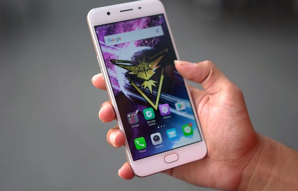 Giống như người tiền nhiệm, Oppo F1s 2017 vẫn sở hữu màn hình kich cỡ 5,5 inch độ phân giải HD với tấm nền IPS LCD. Máy chạy phiên bản Color OS 3.0 dựa trên Android 5.1 khá cũ với vi xử lý Mediatek MT6750 tám lõi và pin vãn là 3.075 mAh.
