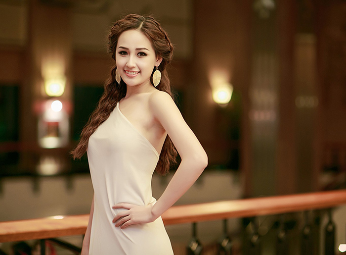 Ngày ấy, tuy không sở hữu V-line nhưng khuôn mặt của người đẹp rất thon gọn, thanh thoát. Cô chia sẻ bí quyết giữ gìn vóc dáng cân đối cần phải chăm chỉ chạy bộ và tập gym liên tục.