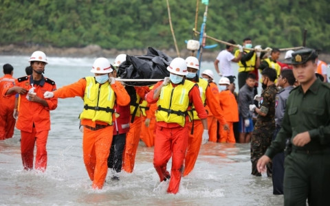 Máy bay quân sự Myanmar gặp nạn, hơn 1.000 người tham gia cứu hộ